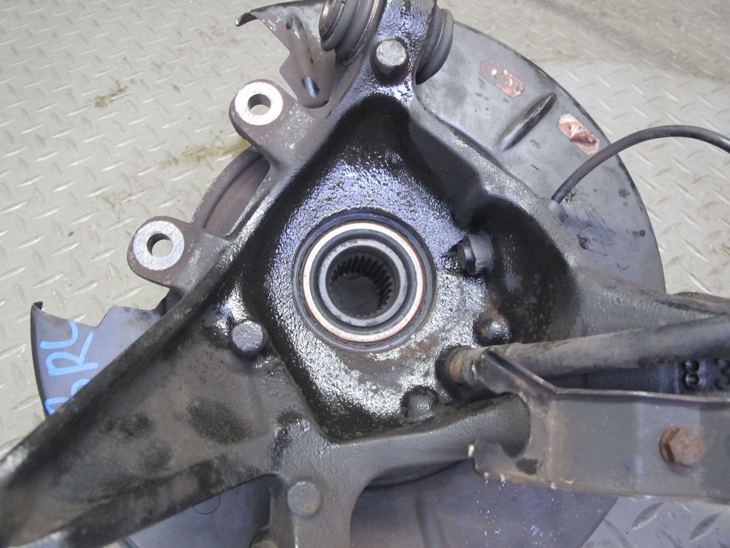 98-99 BMW E36 3-SERIES RWD Rear Left Trailing Arm Knuckle Wheel Hub Bearing OEM