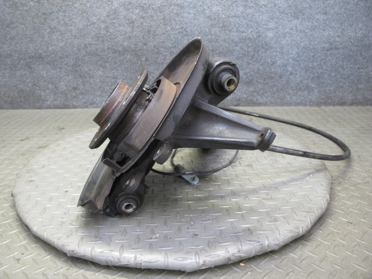 98-99 BMW E36 3-SERIES RWD Rear Right Trailing Arm Knuckle Wheel Hub Bearing OEM