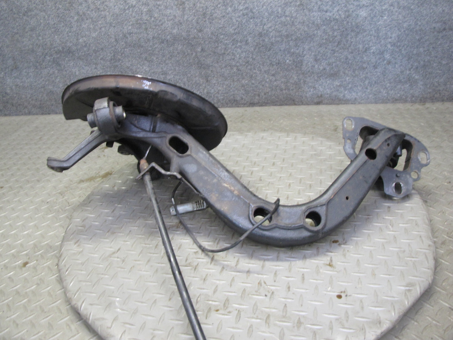 98-99 BMW E36 3-SERIES RWD Rear Right Trailing Arm Knuckle Wheel Hub Bearing OEM
