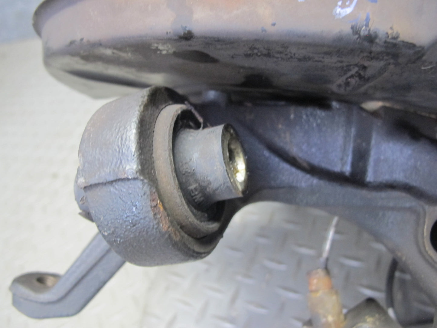 98-99 BMW E36 3-SERIES RWD Rear Right Trailing Arm Knuckle Wheel Hub Bearing OEM