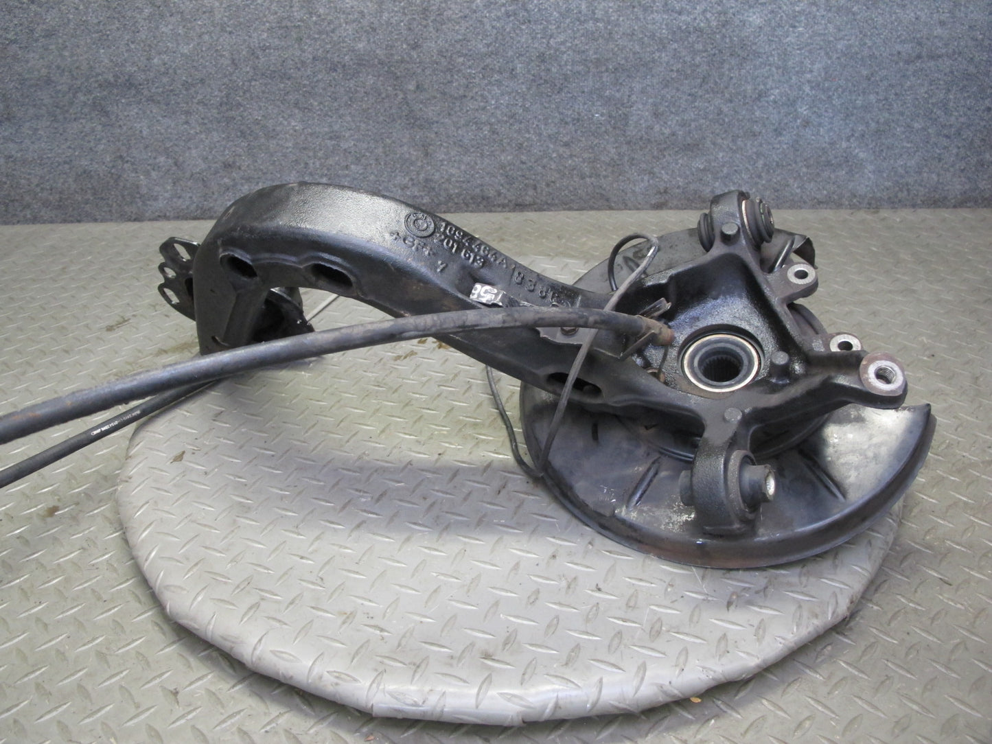 98-99 BMW E36 3-SERIES RWD Rear Right Trailing Arm Knuckle Wheel Hub Bearing OEM