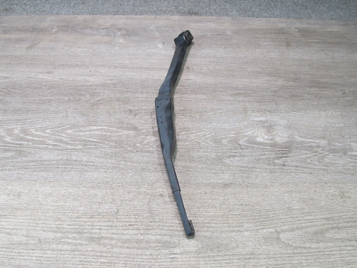 09-10 Nissan Z34 370Z Set of 2 Front Windshield Wiper Arm w Cap Covers OEM
