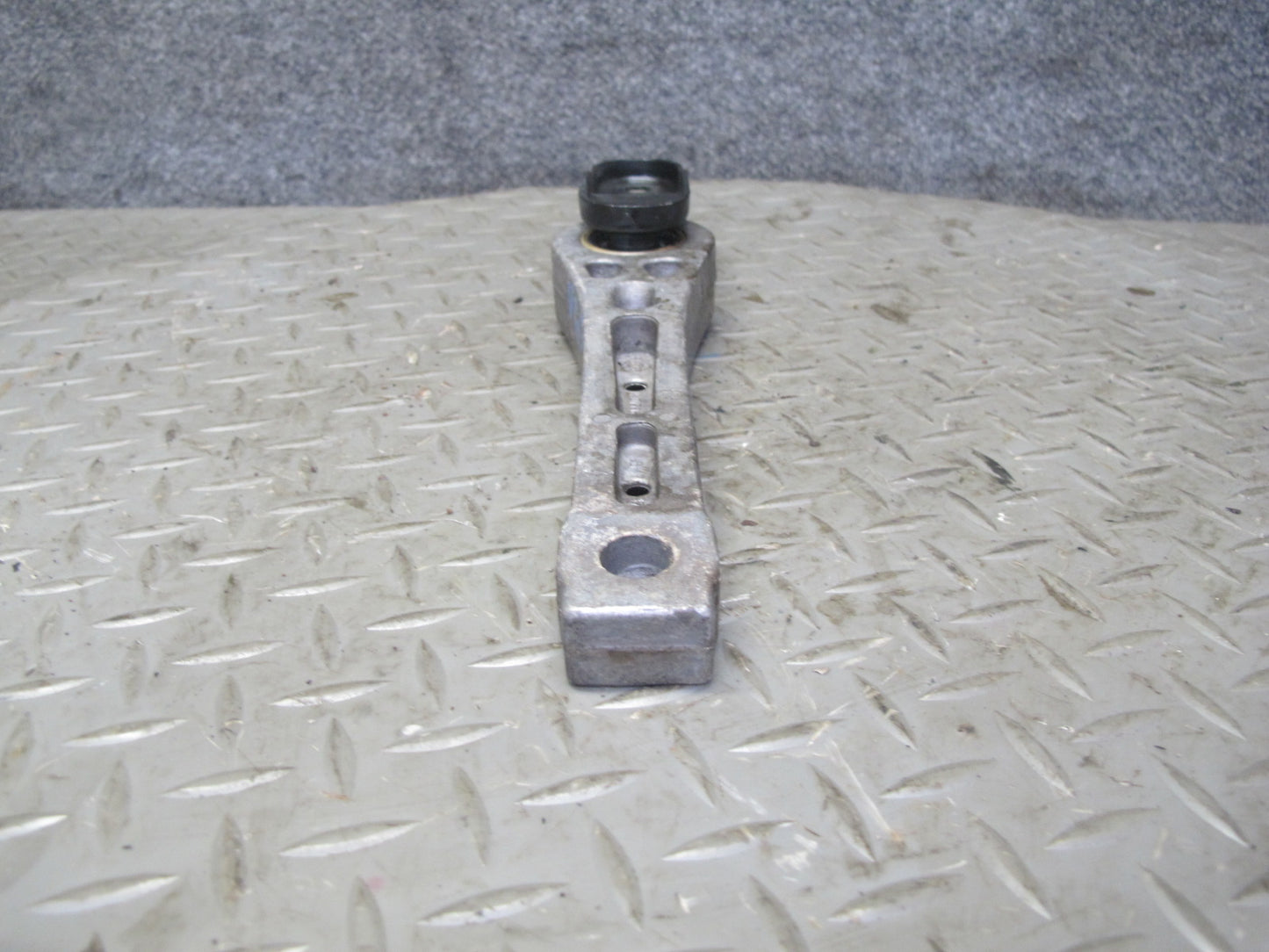 07-18 VW Golf MK5 R32 Passat EOS VR6 Rear Engine Mount Bracket Support OEM