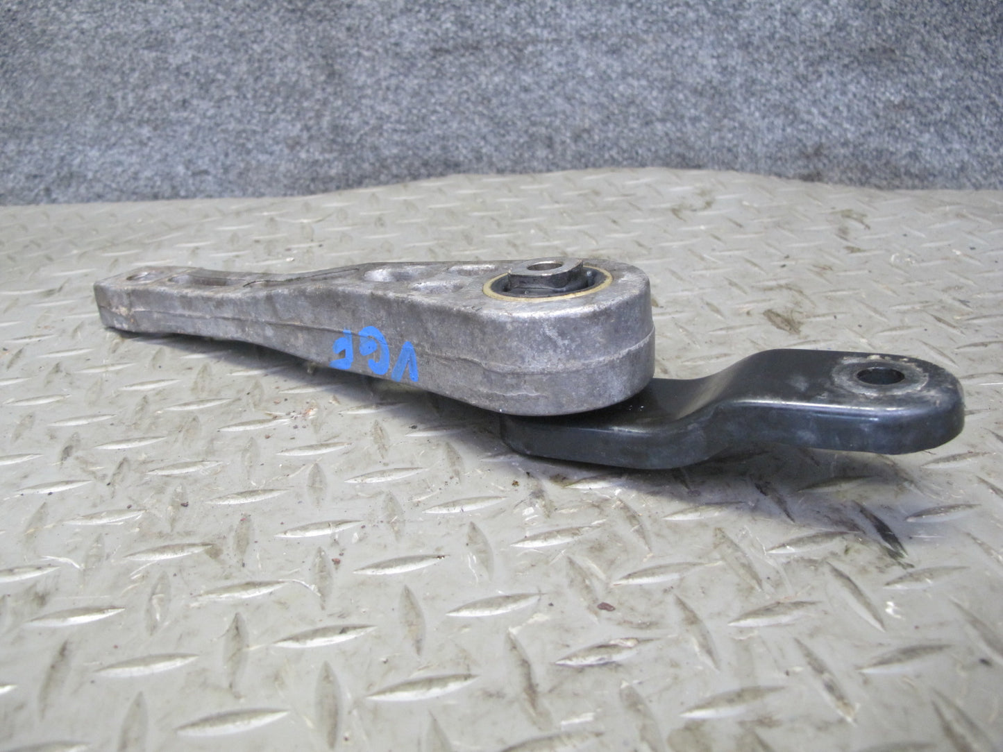 07-18 VW Golf MK5 R32 Passat EOS VR6 Rear Engine Mount Bracket Support OEM