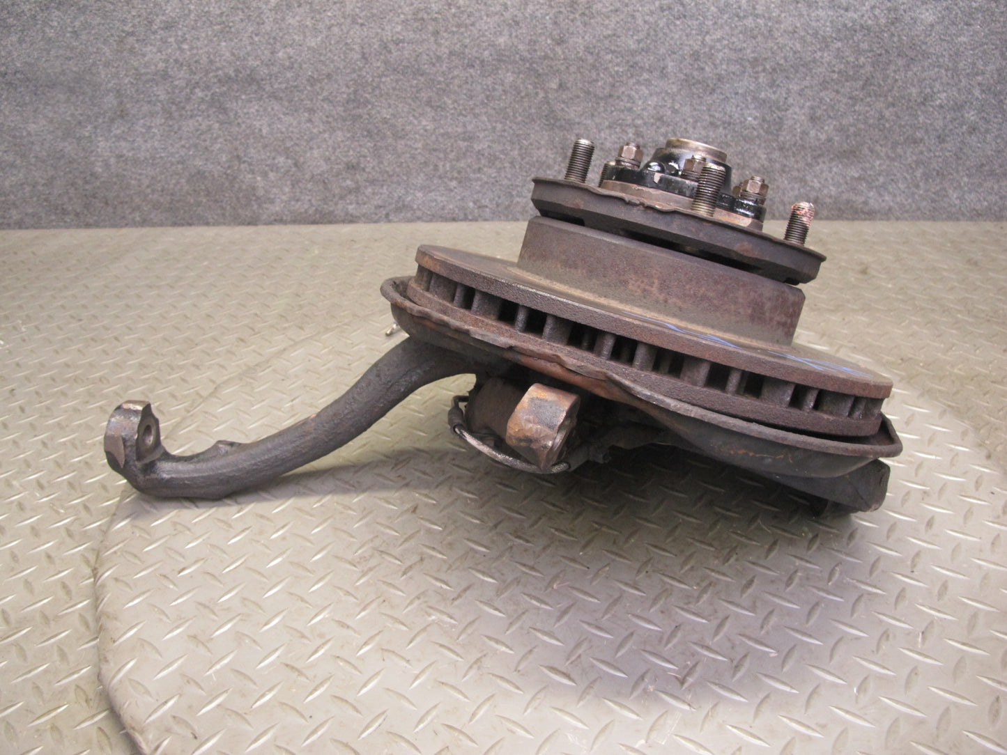 1998-2007 Lexus J100 LX470 Front Left Side Spindle Knuckle Wheel Hub Bearing