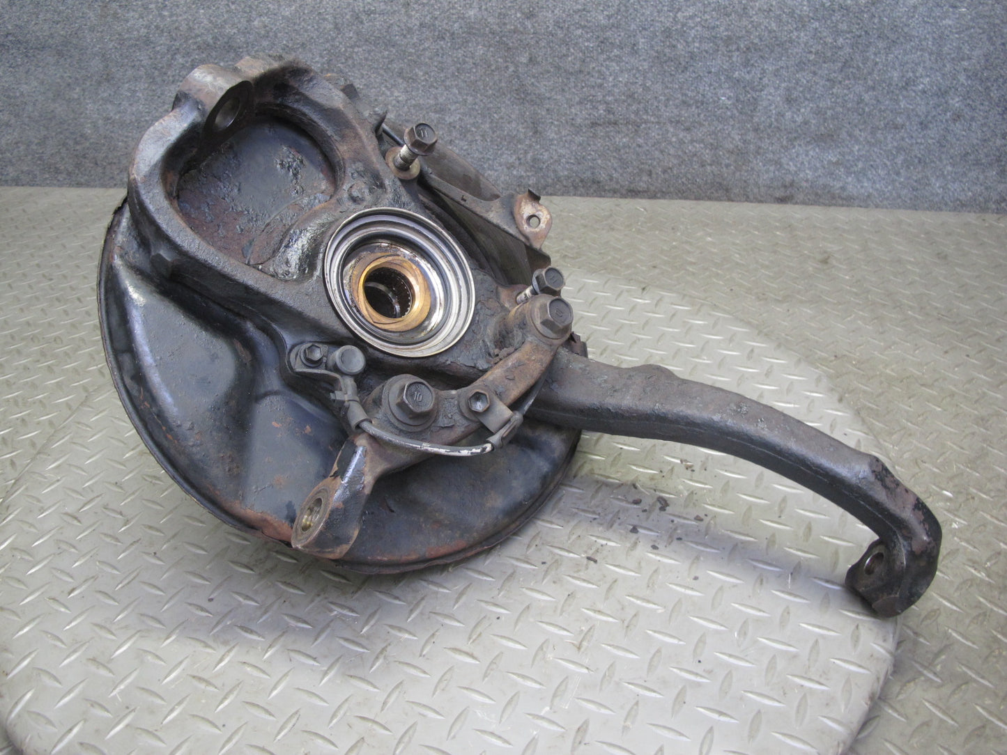 1998-2007 Lexus J100 LX470 Front Left Side Spindle Knuckle Wheel Hub Bearing