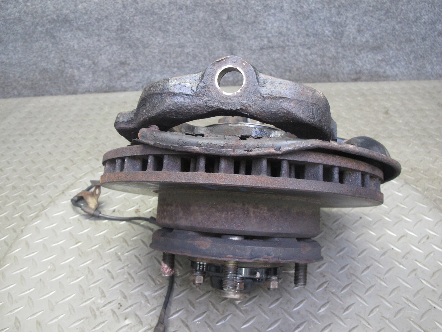 1998-2007 Lexus J100 LX470 Front Left Side Spindle Knuckle Wheel Hub Bearing