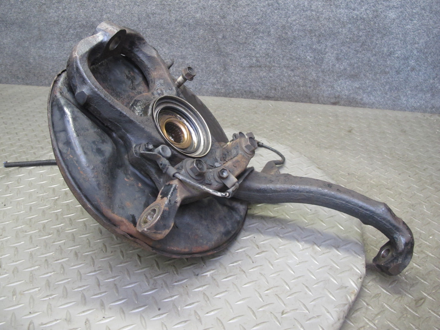 1998-2007 Lexus J100 LX470 Front Left Side Spindle Knuckle Wheel Hub Bearing