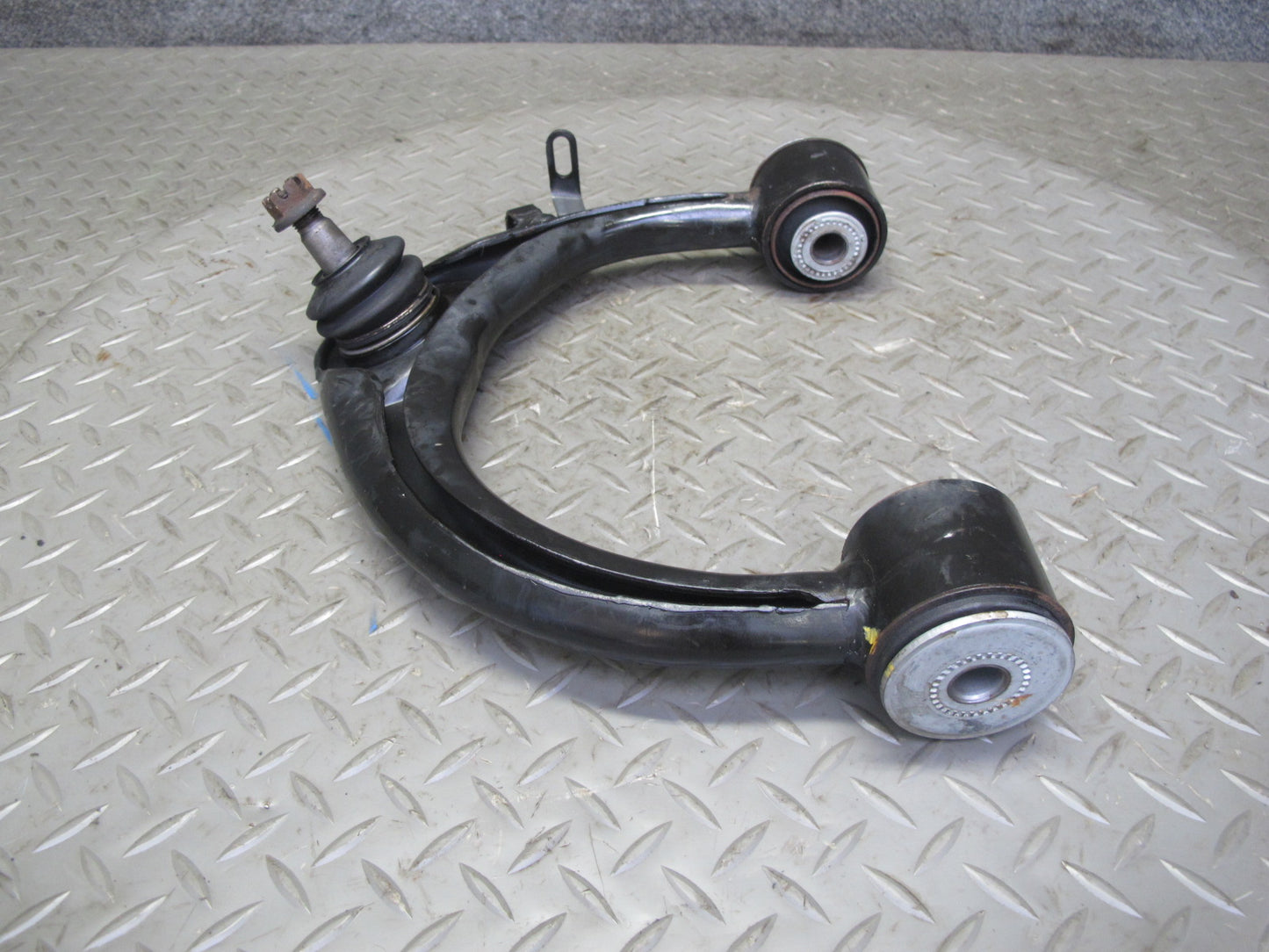 1998-2007 Lexus UZJ100L LX470 Front Left Driver Side Upper Control Arm