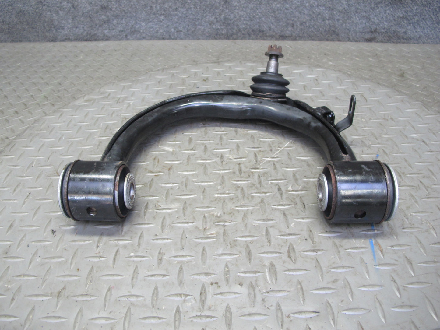 1998-2007 Lexus UZJ100L LX470 Front Left Driver Side Upper Control Arm