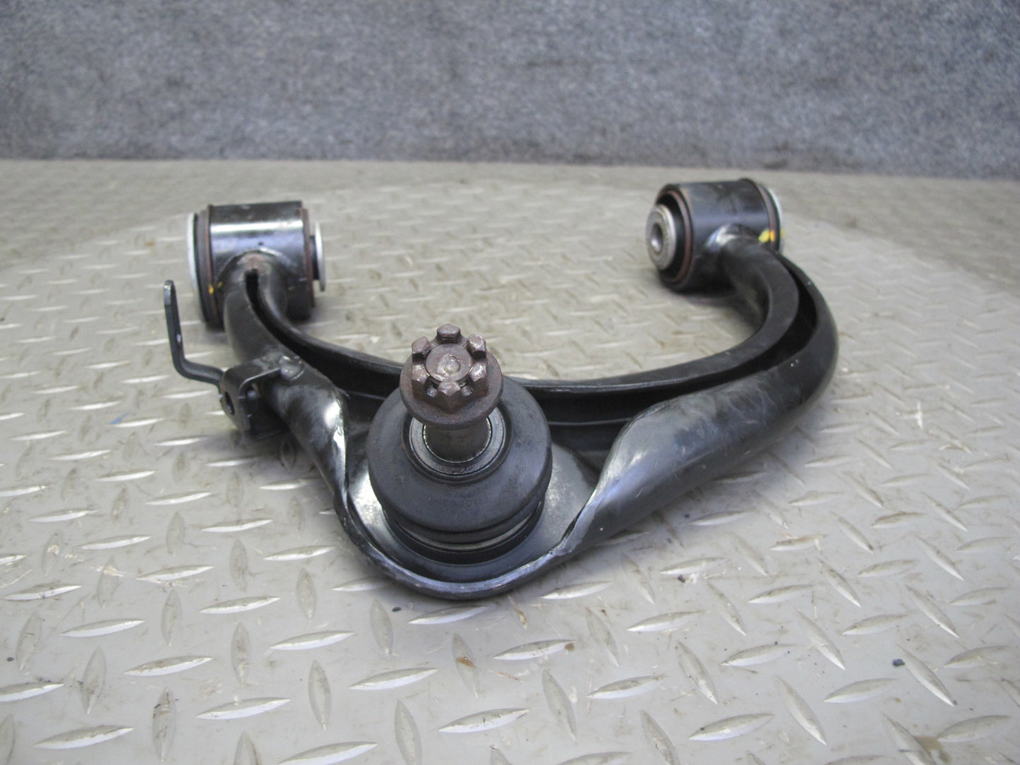 1998-2007 Lexus UZJ100L LX470 Front Left Driver Side Upper Control Arm