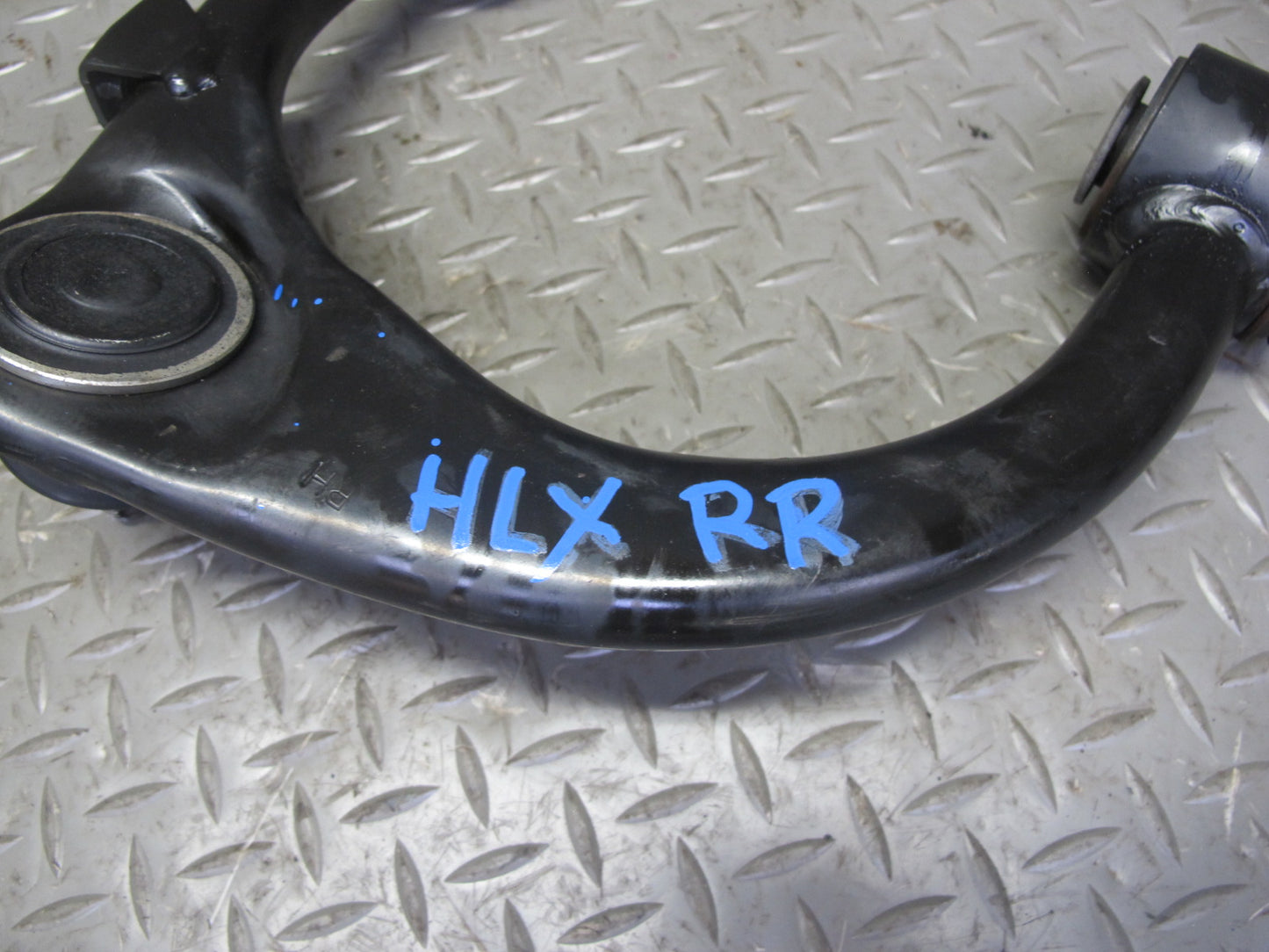 1998-2007 Lexus UZJ100L LX470 Front Right Passenger Side Upper Control Arm