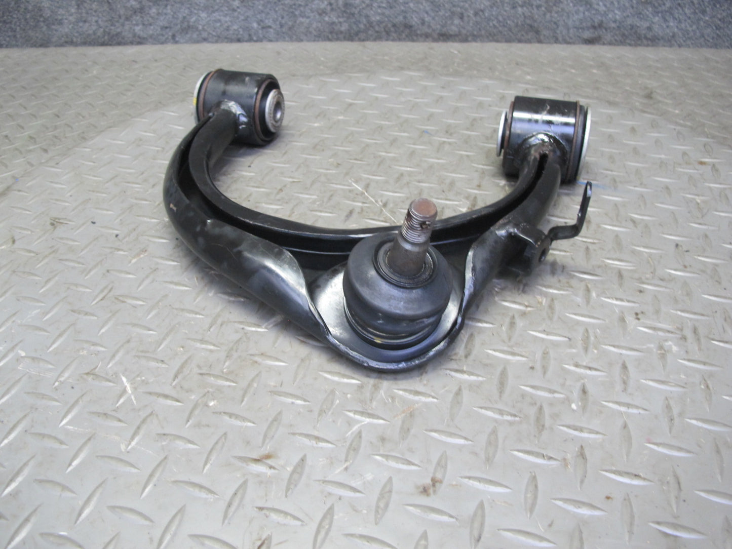 1998-2007 Lexus UZJ100L LX470 Front Right Passenger Side Upper Control Arm