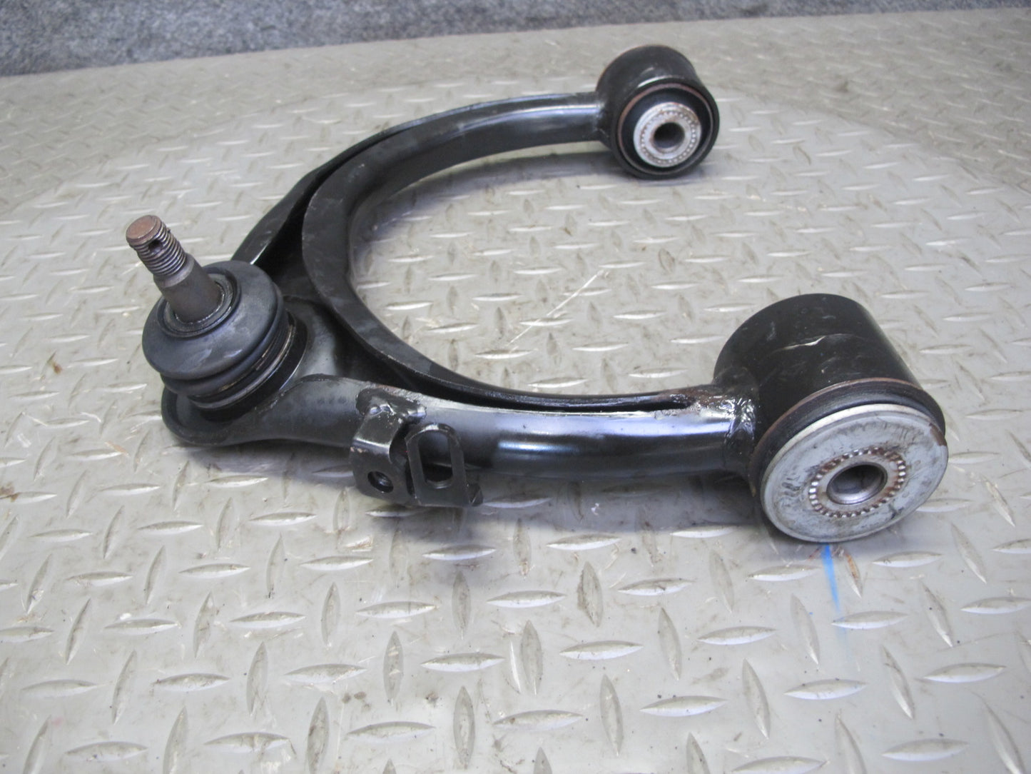 1998-2007 Lexus UZJ100L LX470 Front Right Passenger Side Upper Control Arm