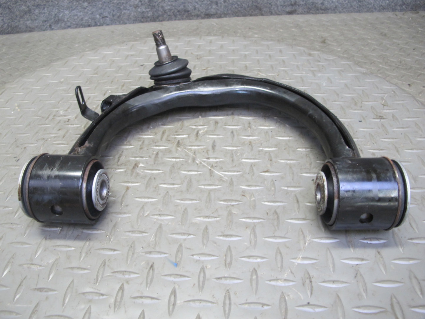 1998-2007 Lexus UZJ100L LX470 Front Right Passenger Side Upper Control Arm