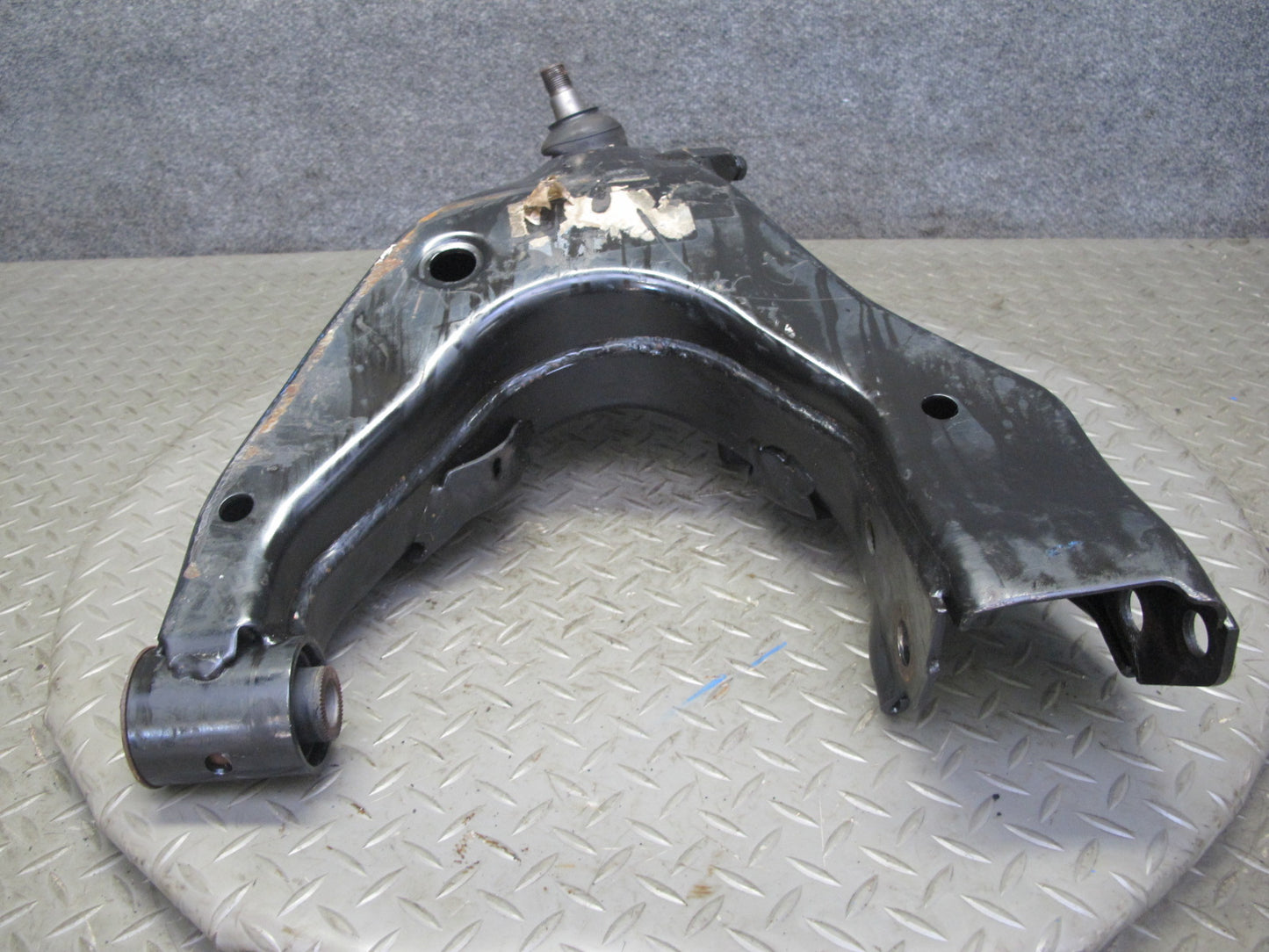 1998-2007 Lexus UZJ100L LX470 Front Left Driver Side Lower Control Arm