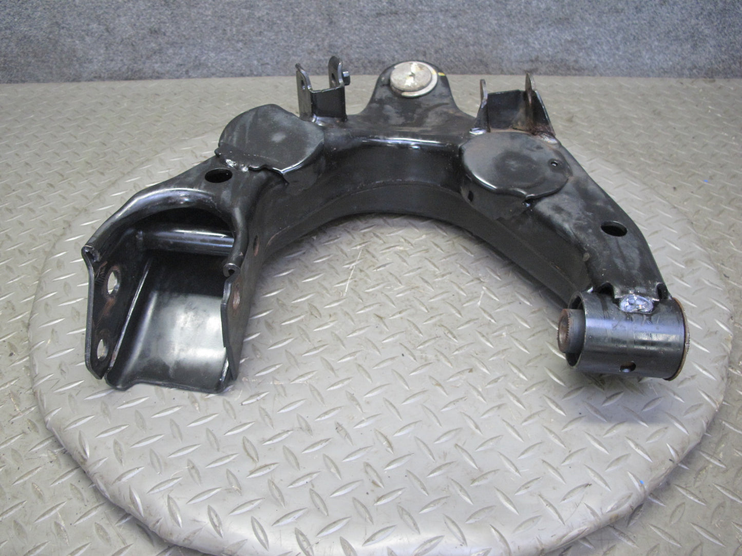 1998-2007 Lexus UZJ100L LX470 Front Left Driver Side Lower Control Arm
