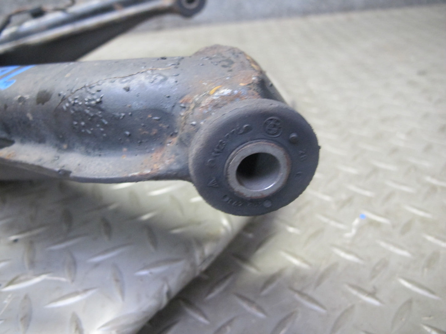 87-91 BMW E30 3-SERIES Rear Left Trailing Arm Spindle Knuckle Wheel Hub OEM