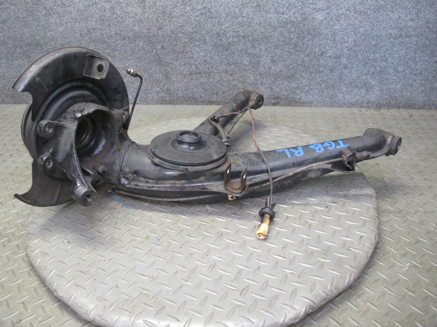 87-91 BMW E30 3-SERIES Rear Left Trailing Arm Spindle Knuckle Wheel Hub OEM