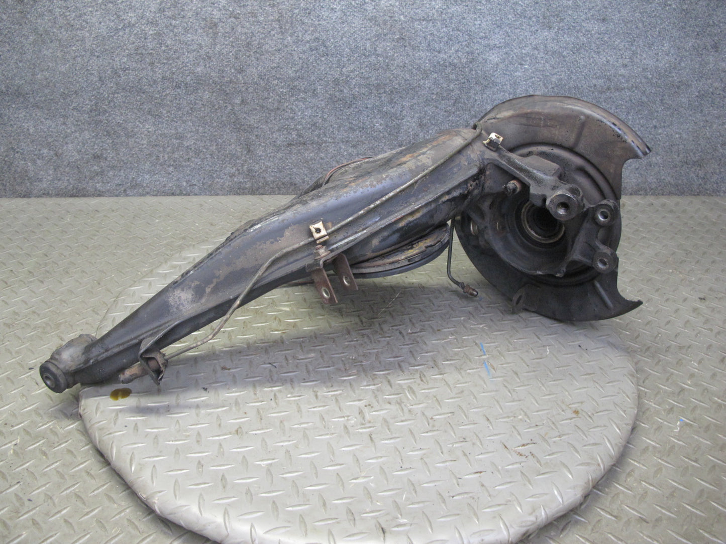 87-91 BMW E30 3-SERIES Rear Left Trailing Arm Spindle Knuckle Wheel Hub OEM