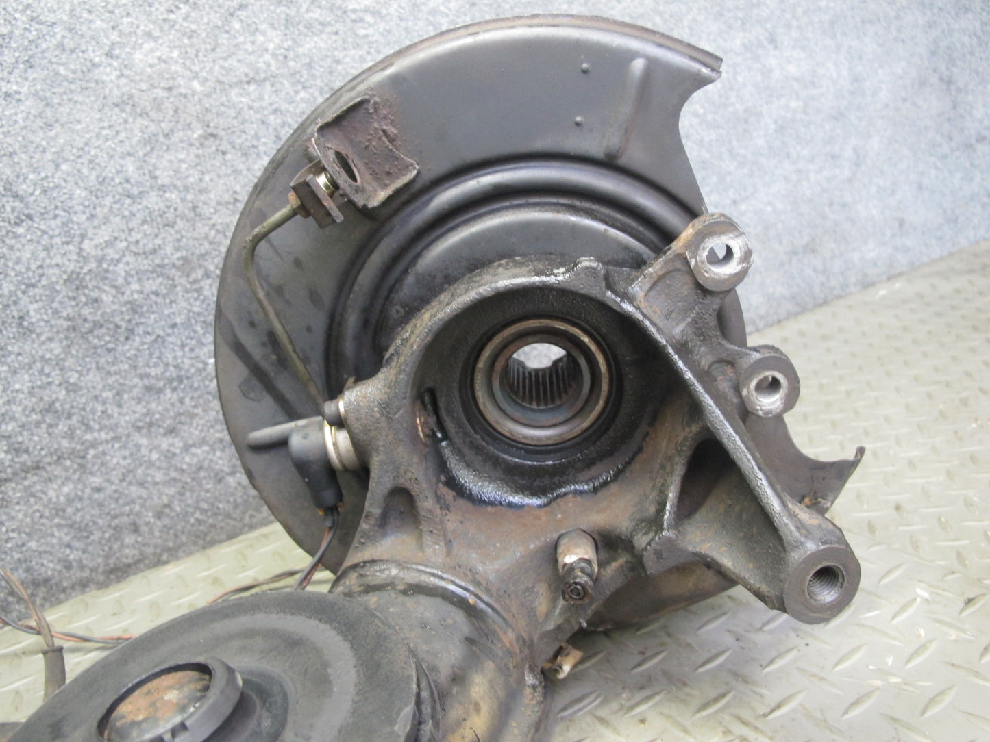 87-91 BMW E30 3-SERIES Rear Right Trailing Arm Spindle Knuckle Wheel Hub OEM