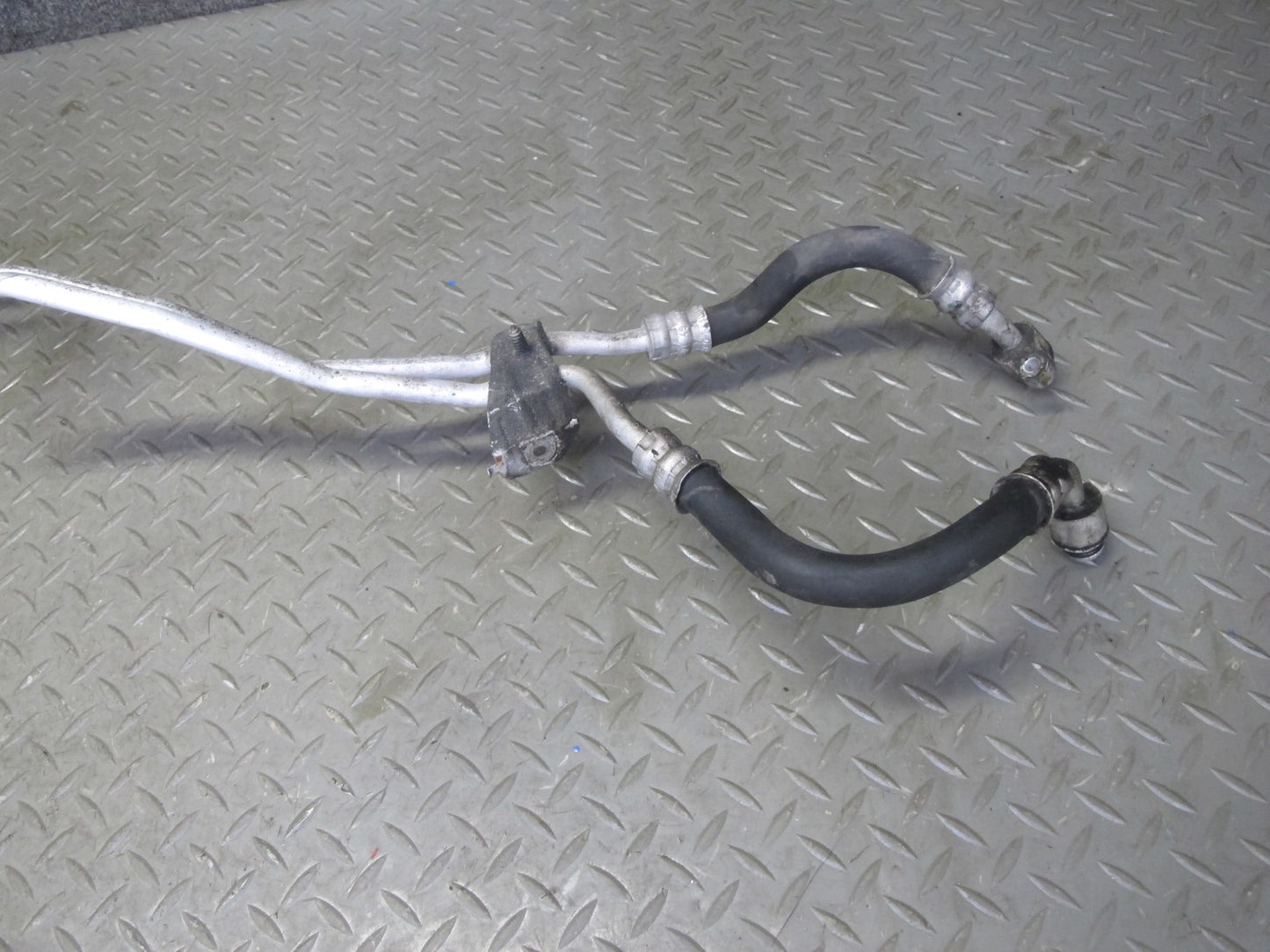 2014-2018 BMW F15 X5 4.4L Automatic Transmission Oil Cooler Hose Pipe Line Set