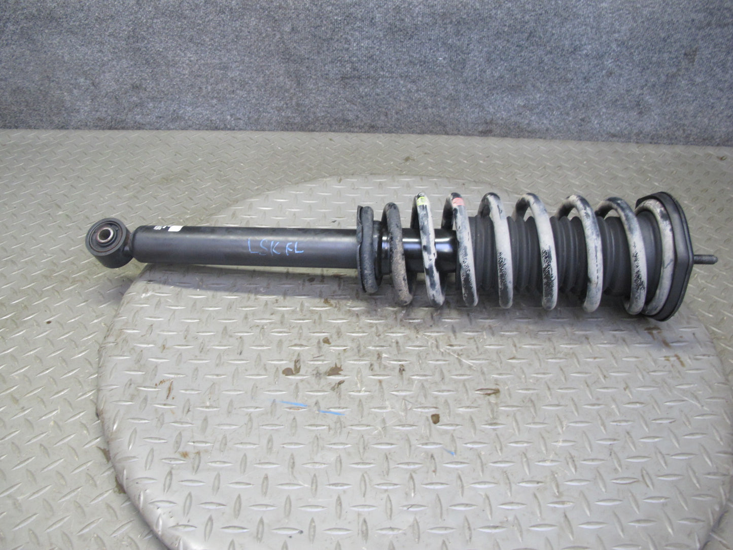 04-06 Lexus UCF30L LS430 Set of 2 Front Left & Right Strut Shock Absorber OEM