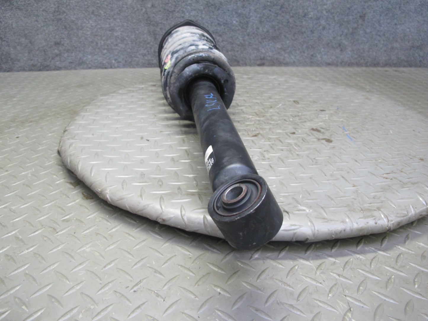 04-06 Lexus UCF30L LS430 Set of 2 Front Left & Right Strut Shock Absorber OEM