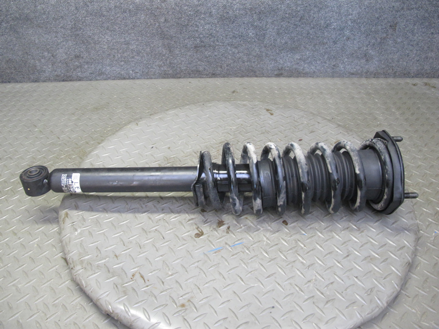 04-06 Lexus UCF30L LS430 Set of 2 Front Left & Right Strut Shock Absorber OEM