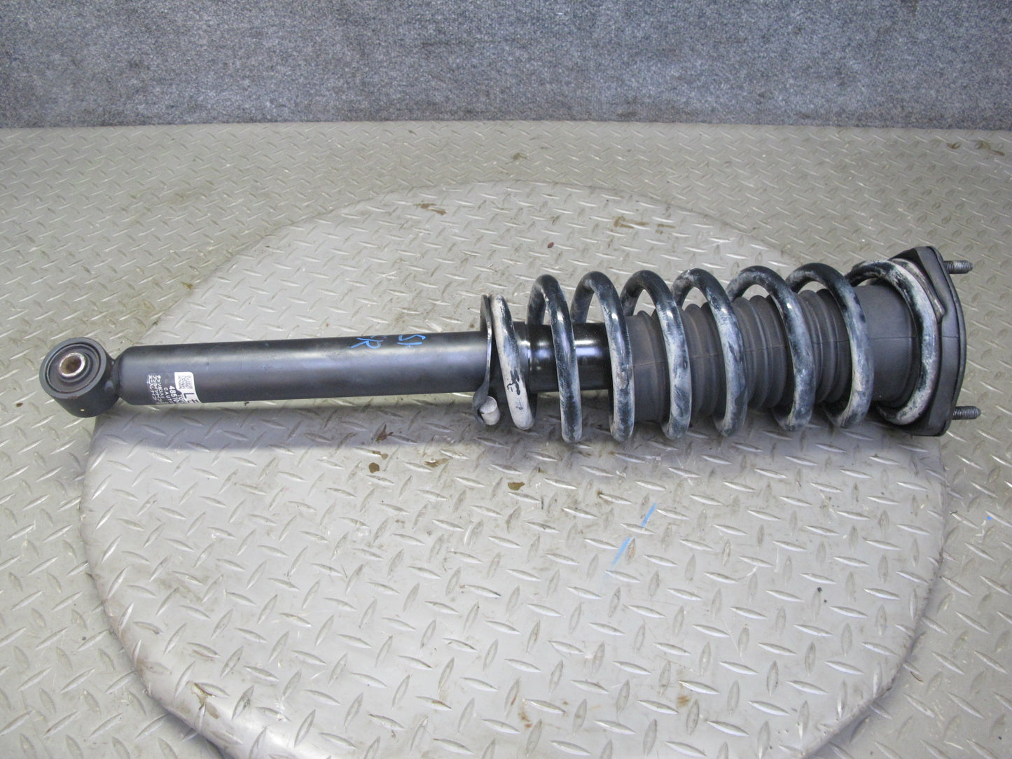 04-06 Lexus UCF30L LS430 Set of 2 Front Left & Right Strut Shock Absorber OEM