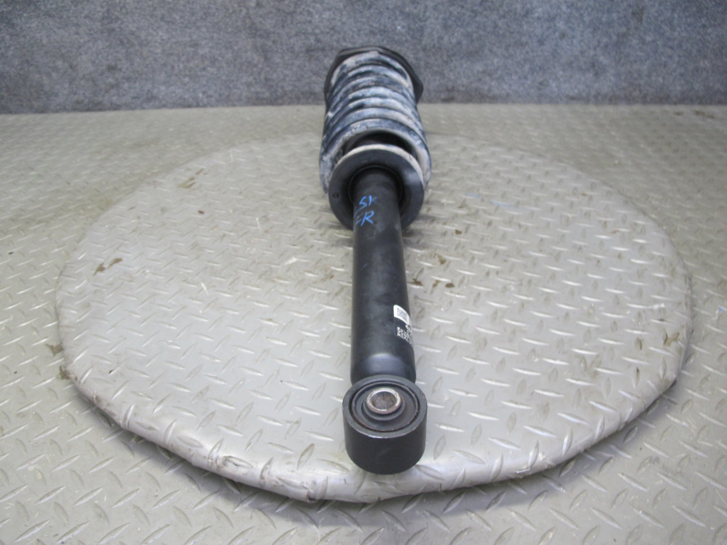 04-06 Lexus UCF30L LS430 Set of 2 Front Left & Right Strut Shock Absorber OEM