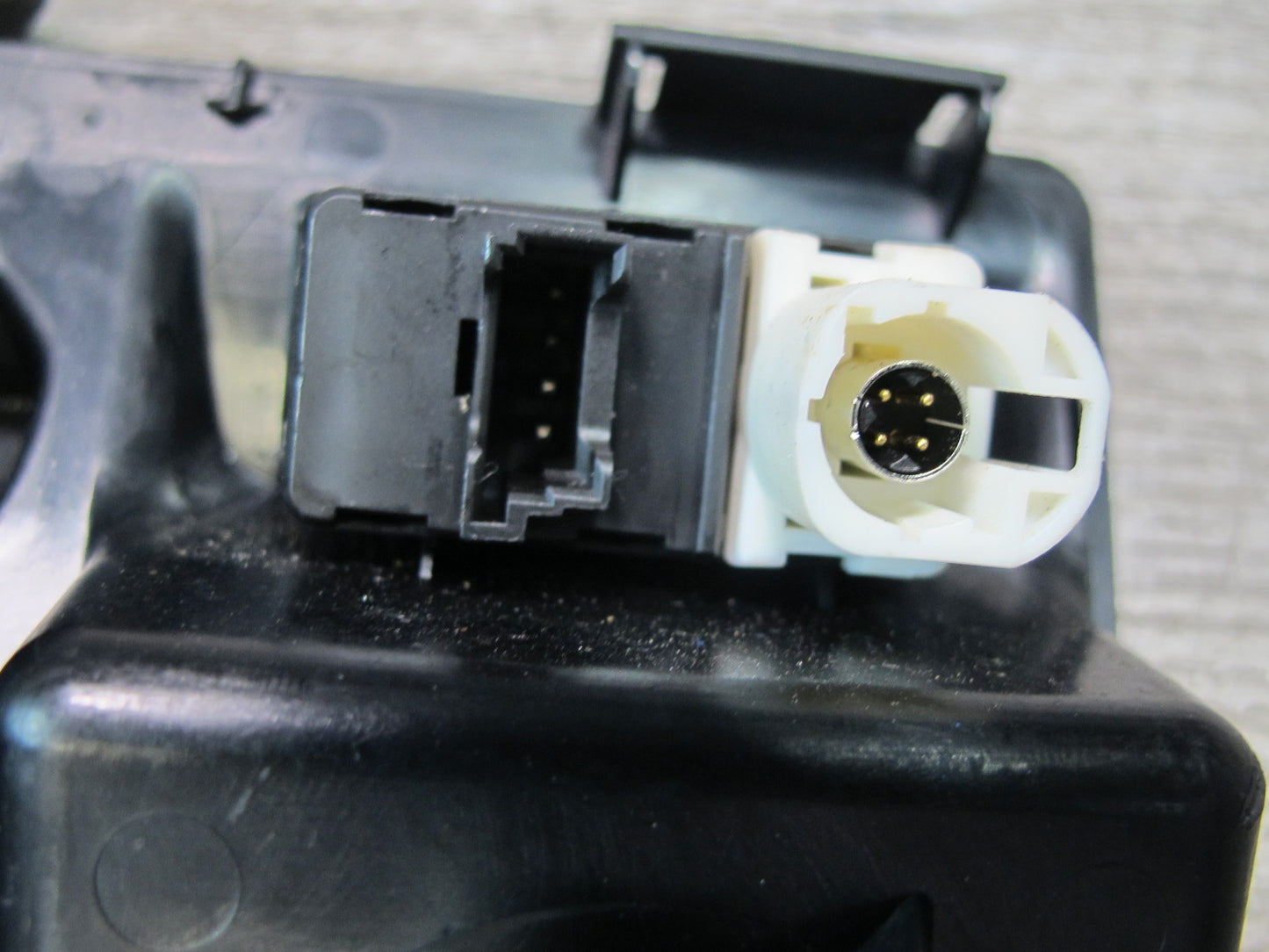 2014-2018 BMW F15 X5 Center Console Power Outlet Lighter AUX USB Socket 9252108