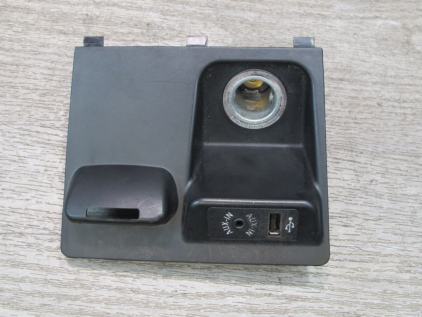 2014-2018 BMW F15 X5 Center Console Power Outlet Lighter AUX USB Socket 9252108
