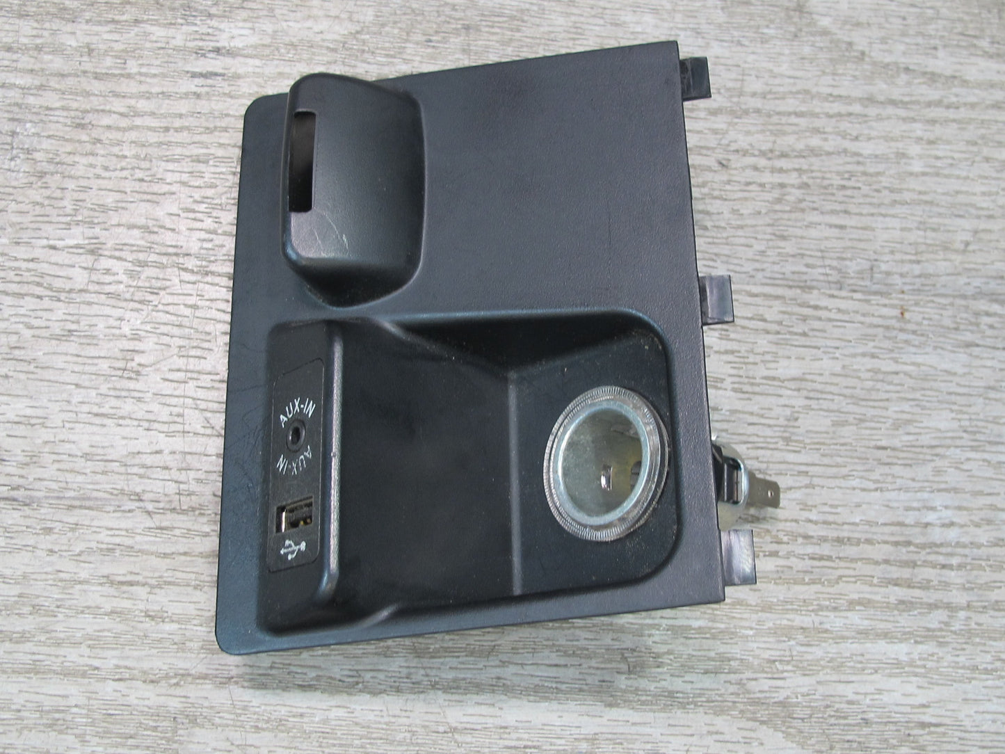 2014-2018 BMW F15 X5 Center Console Power Outlet Lighter AUX USB Socket 9252108