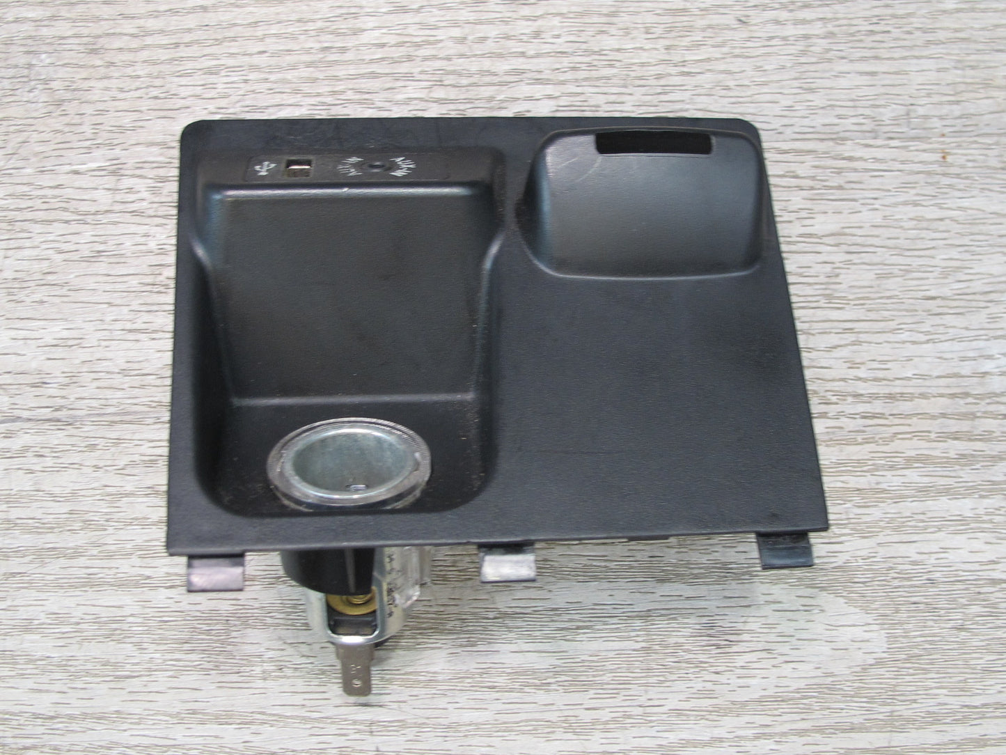 2014-2018 BMW F15 X5 Center Console Power Outlet Lighter AUX USB Socket 9252108