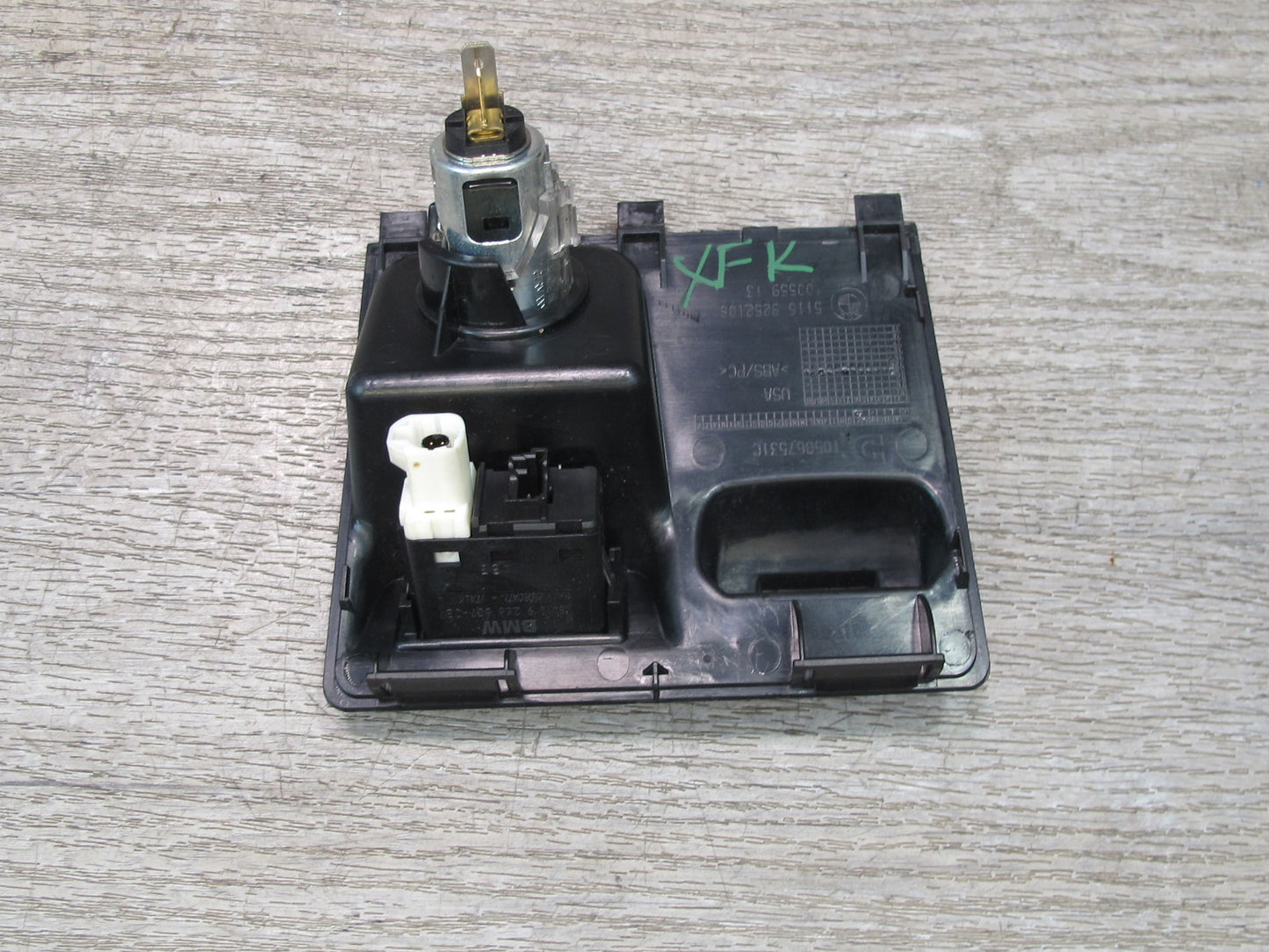 2014-2018 BMW F15 X5 Center Console Power Outlet Lighter AUX USB Socket 9252108