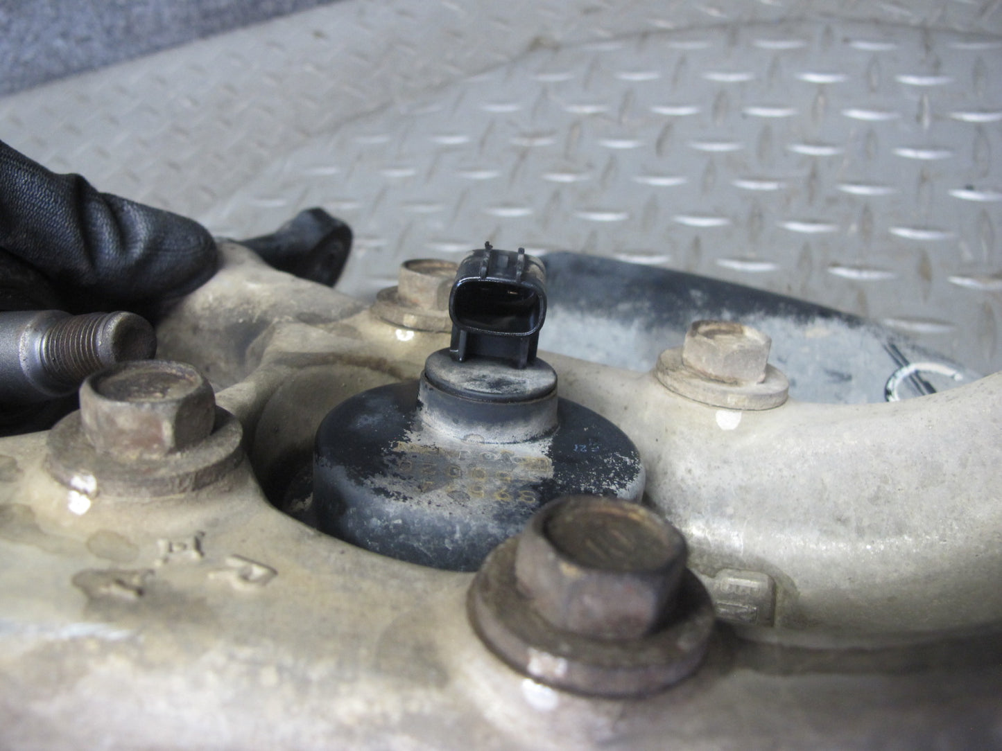 01-06 Lexus LS430 UCF30L RWD Front Right Spindle Knuckle Wheel Hub Bearing OEM