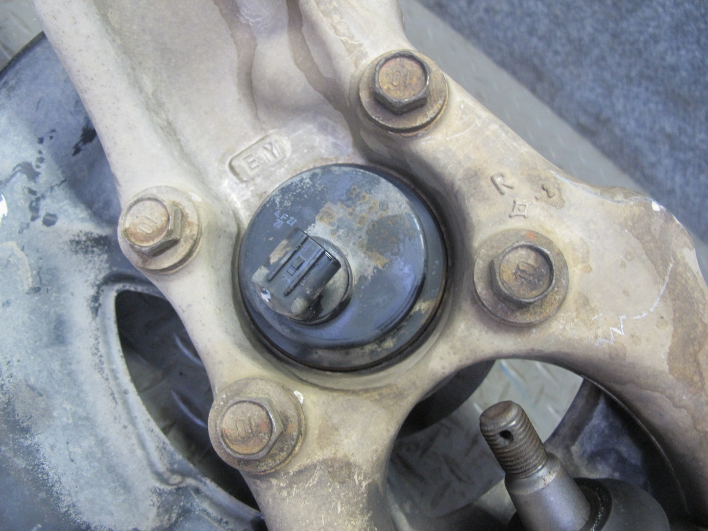 01-06 Lexus LS430 UCF30L RWD Front Right Spindle Knuckle Wheel Hub Bearing OEM