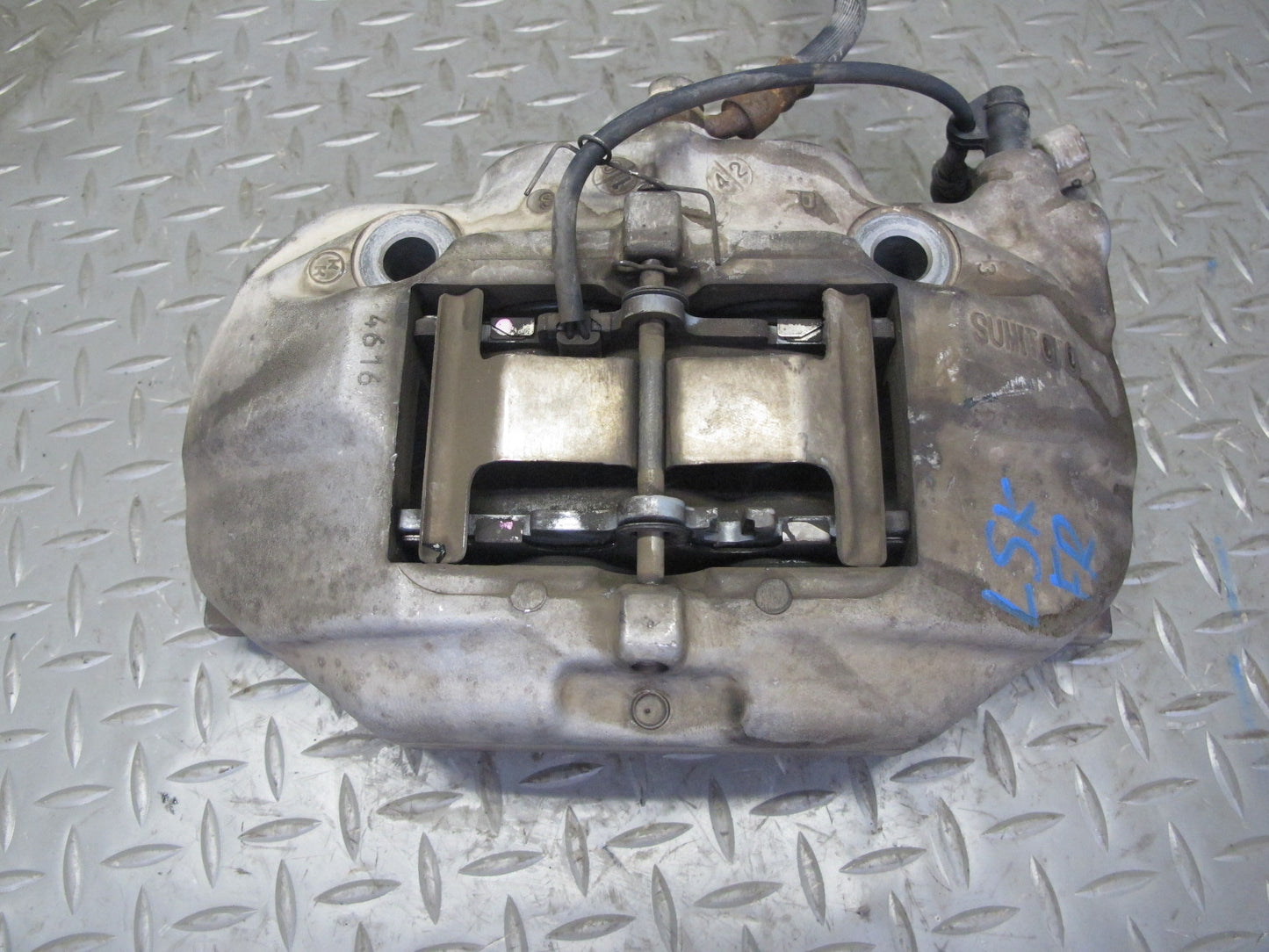 01-06 Lexus UCF30L LS430 Set of 2 Front Left & Right Sumitomo Brake Caliper OEM