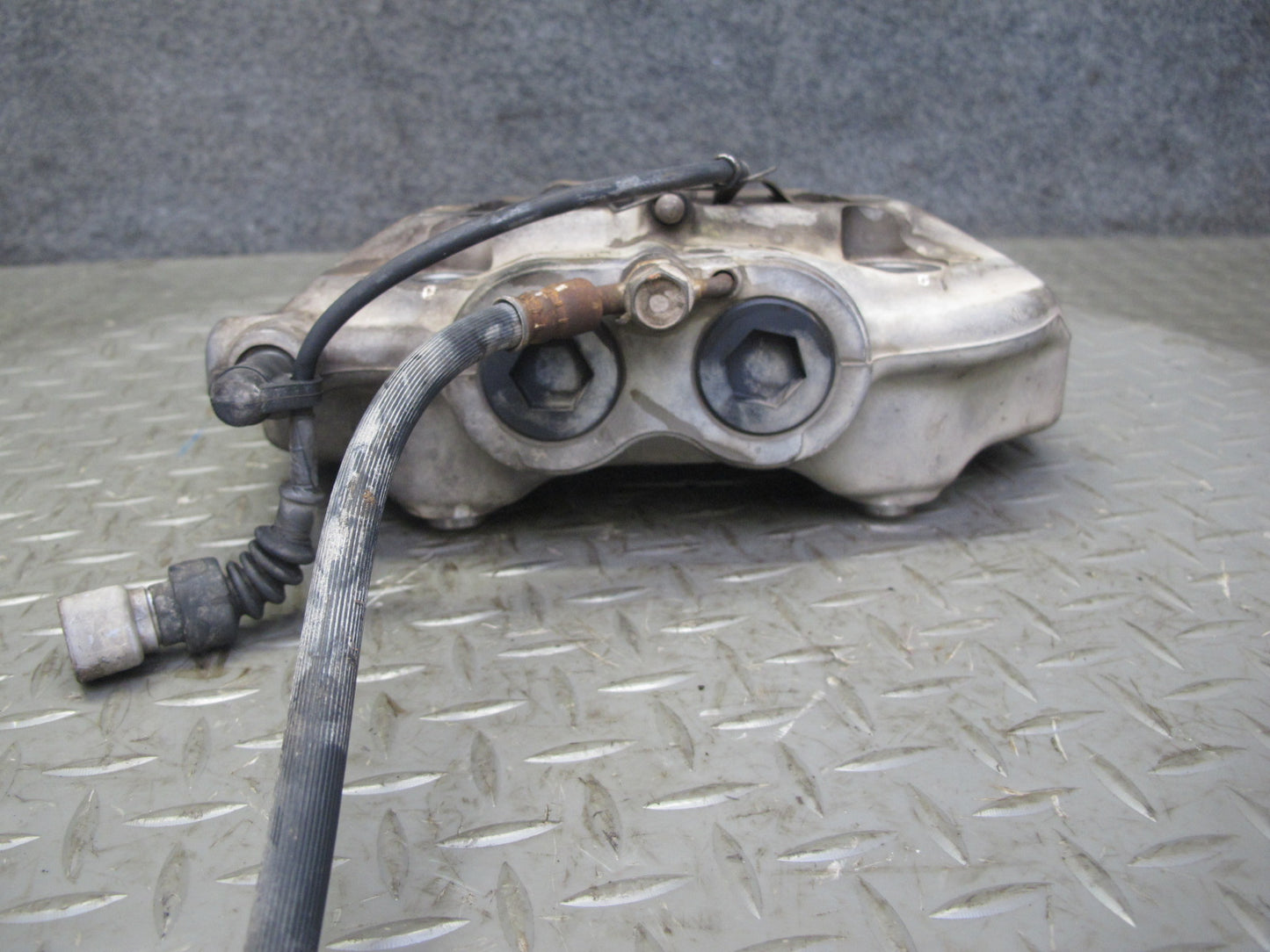 01-06 Lexus UCF30L LS430 Set of 2 Front Left & Right Sumitomo Brake Caliper OEM