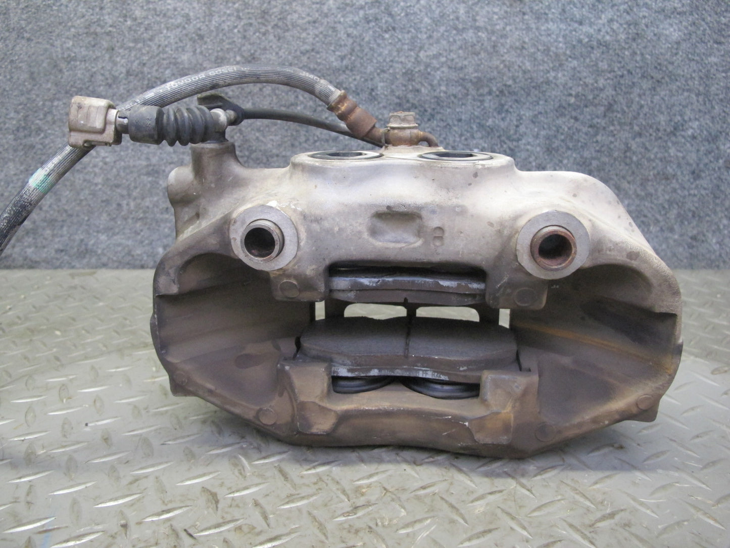 01-06 Lexus UCF30L LS430 Set of 2 Front Left & Right Sumitomo Brake Caliper OEM