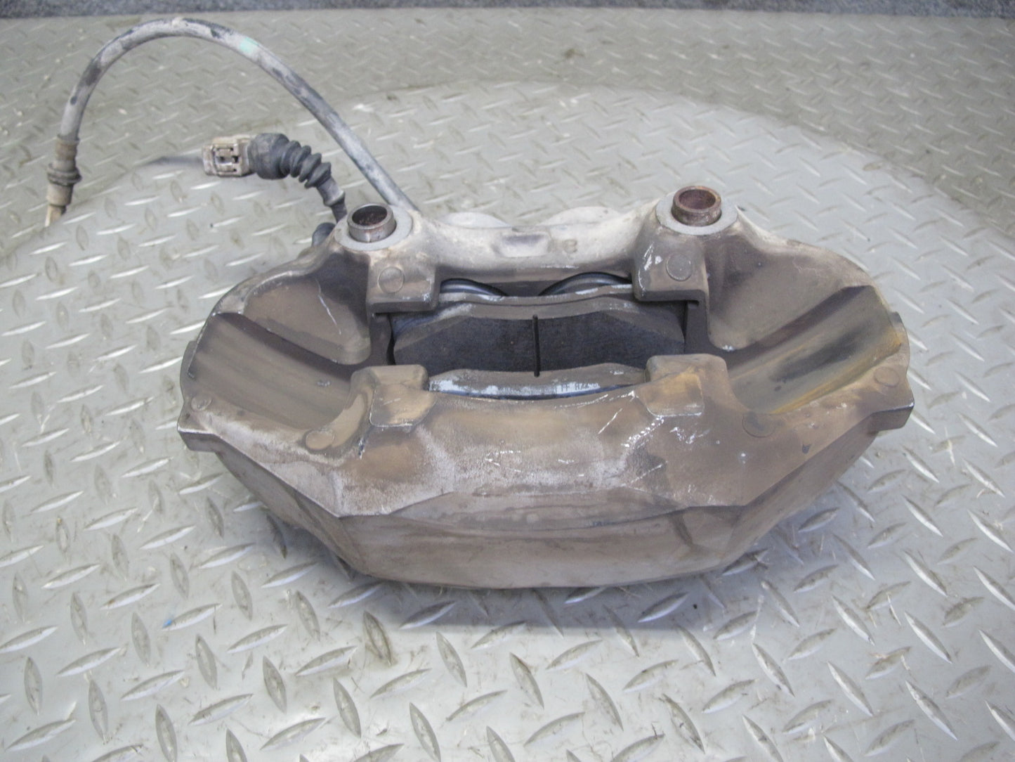 01-06 Lexus UCF30L LS430 Set of 2 Front Left & Right Sumitomo Brake Caliper OEM