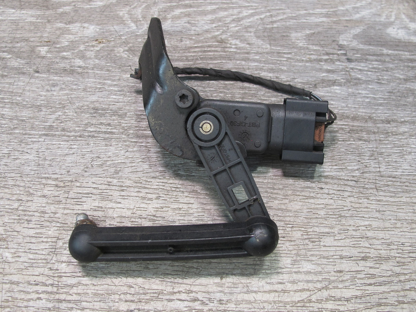 2014-2018 BMW F15 X5 Rear Left Suspension Height Level Sensor 6853747
