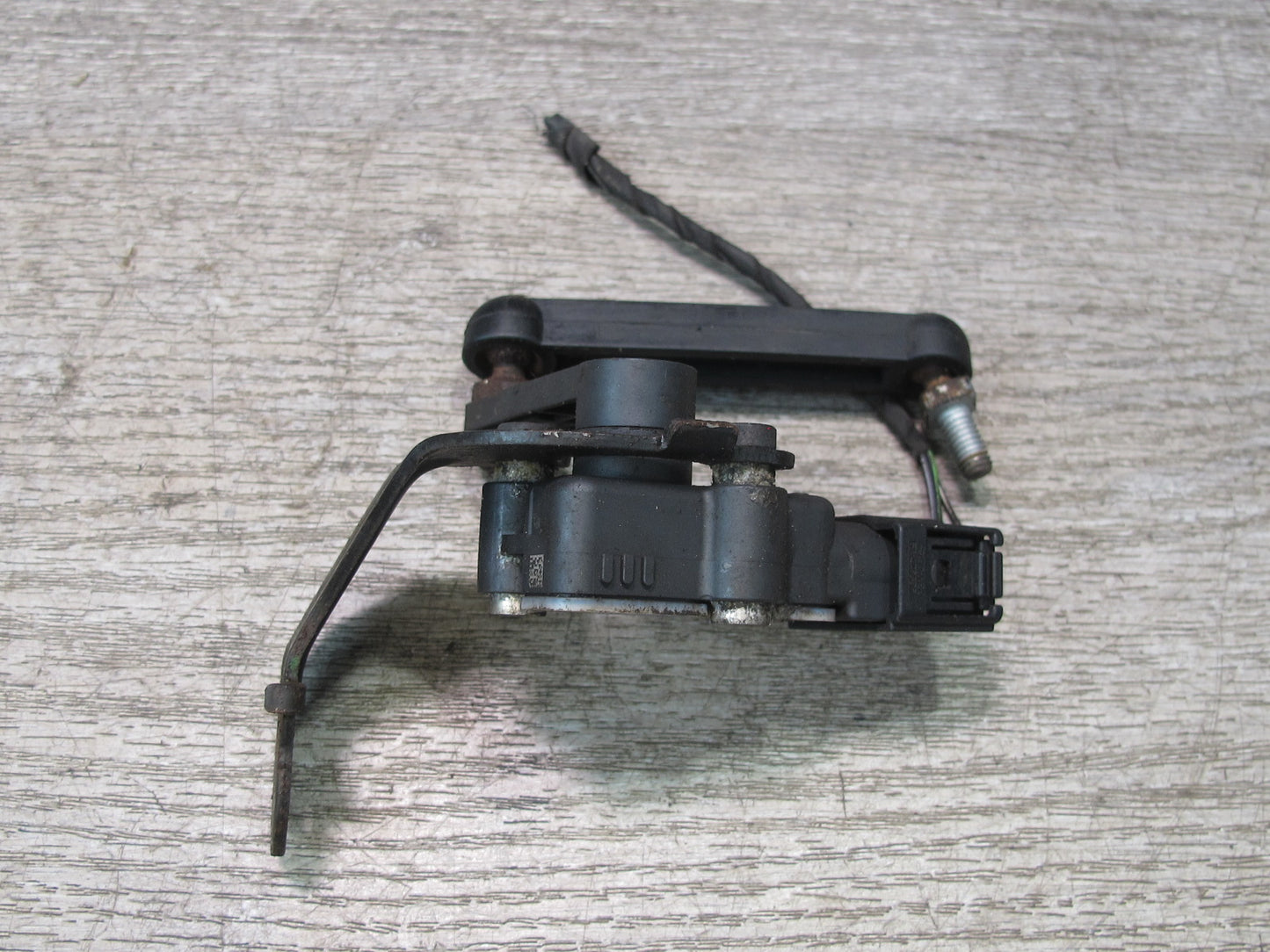 2014-2018 BMW F15 X5 Rear Left Suspension Height Level Sensor 6853747