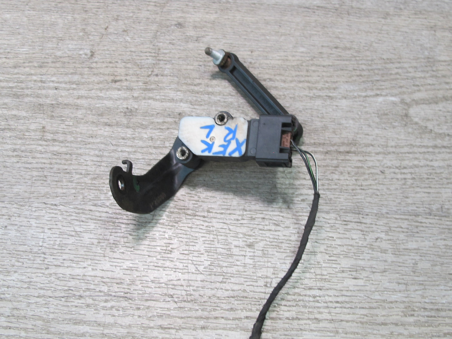 2014-2018 BMW F15 X5 Rear Left Suspension Height Level Sensor 6853747