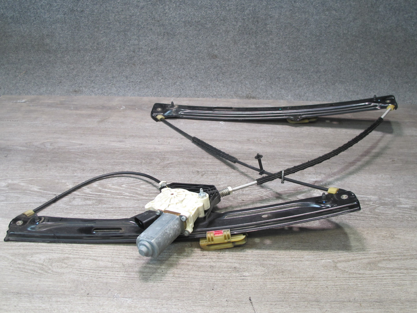 2014-2018 BMW F15 X5 Front Left Door Window Regulator w Motor 7286483