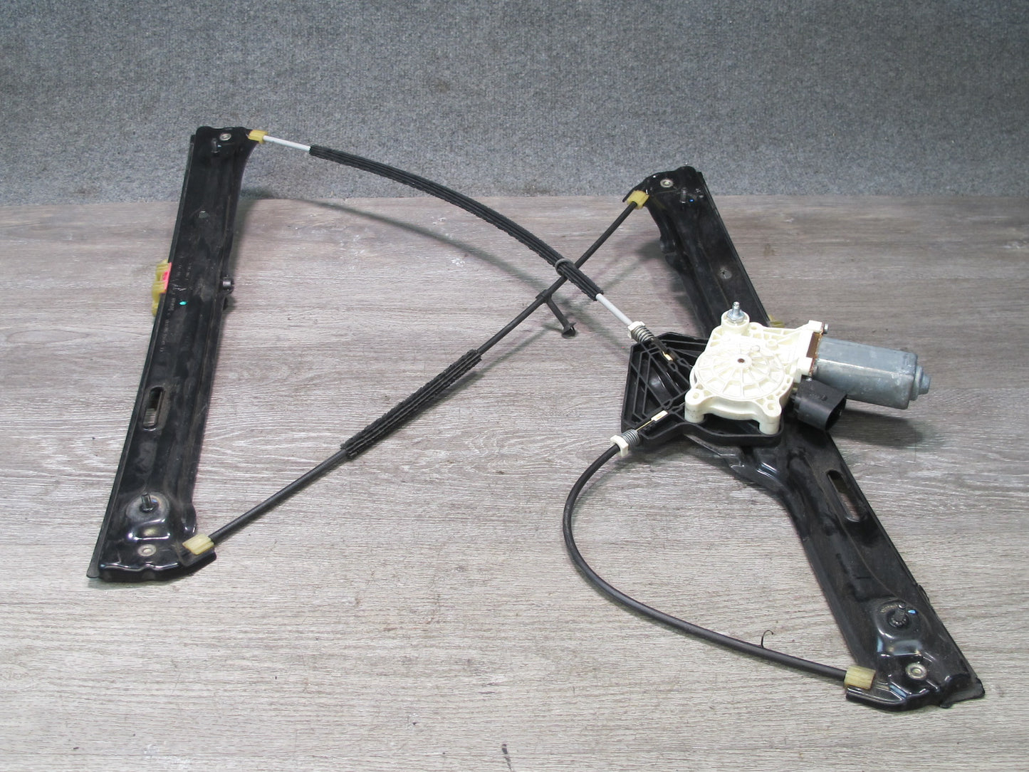 2014-2018 BMW F15 X5 Front Left Door Window Regulator w Motor 7286483
