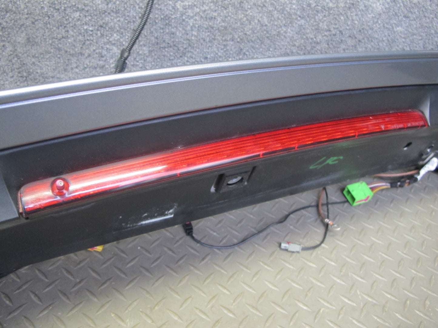 08-10 Porsche Cayenne 957 Turbo Rear Trunk Lid Tailgate Spoiler w Brake Light