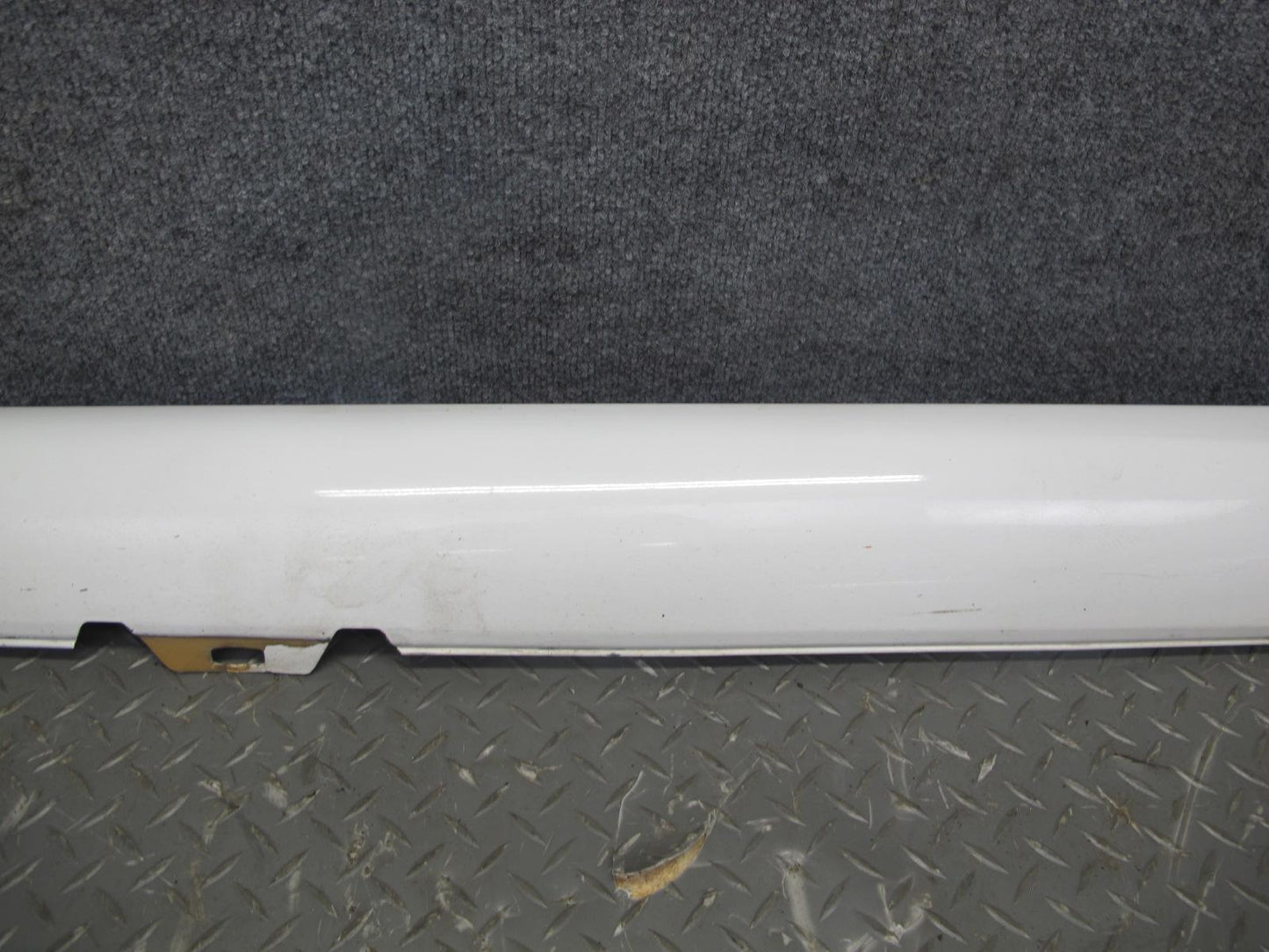 06-09 VW R32 2-DR Left & Right Side Skirt Rocker Panel Candy White w Retaine OEM