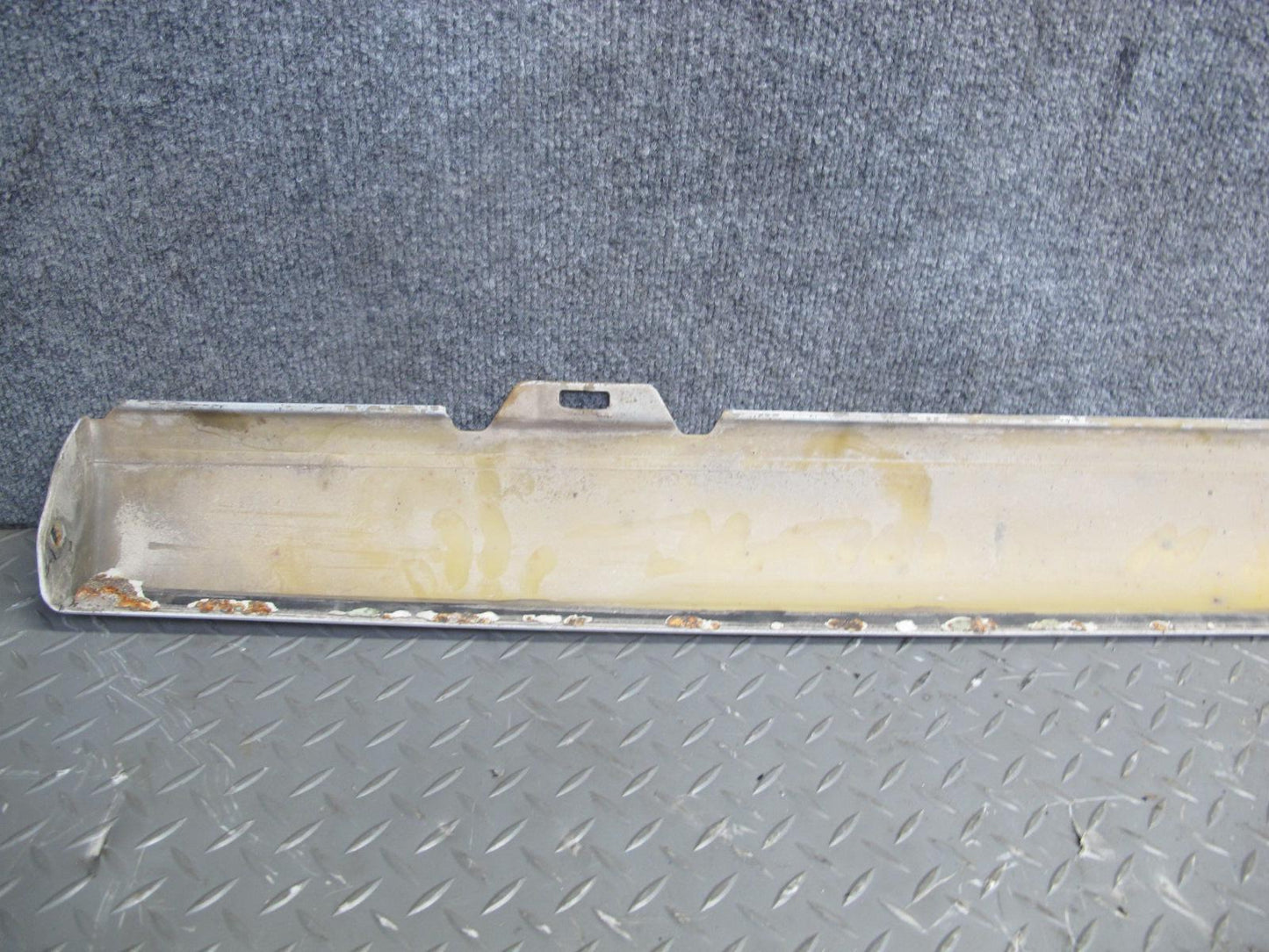 06-09 VW R32 2-DR Left & Right Side Skirt Rocker Panel Candy White w Retaine OEM